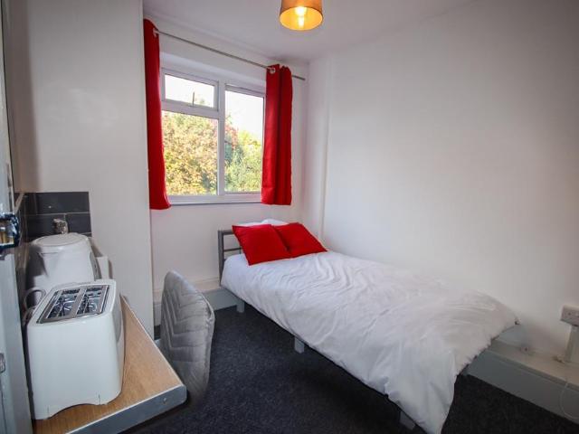 Room for rent in Regent Quay, Oad Street