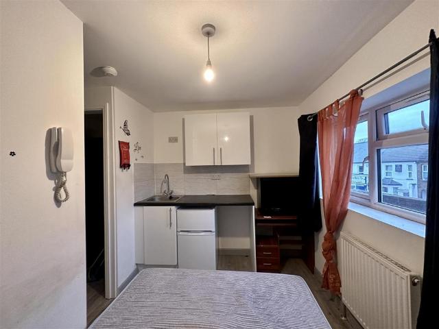 Room for rent in Yiewsley, Greater London