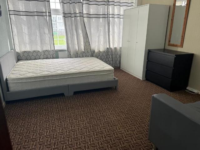Room for rent in London Borough of Merton, Greater London