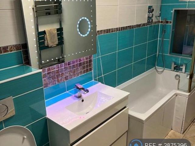 Room for rent in Motspur Park, Greater London
