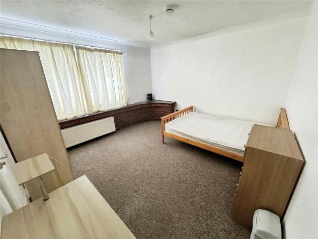 Room for rent in Egham Wick, Row Town