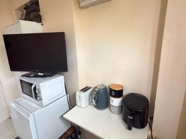 Room for rent in Brooklands, Monks Orchard
