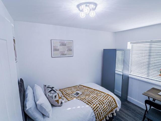 Room for rent in Staniland, Boston