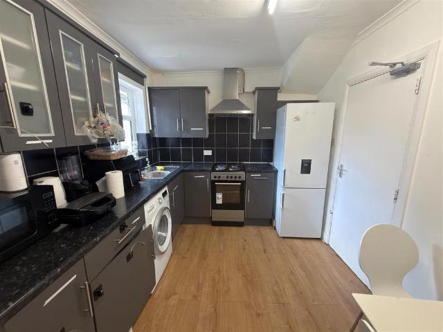 Room for rent in London Borough of Merton, Mitcham