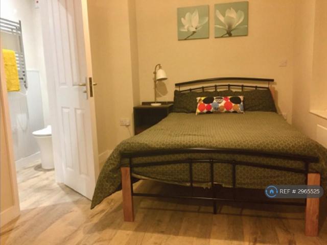 Room for rent in Barton, The Slade