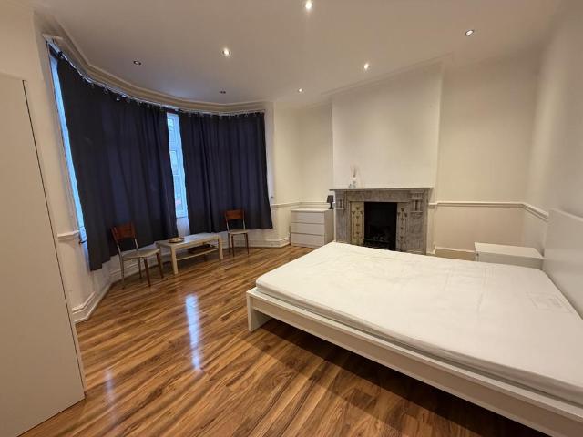 Room for rent in Seven Kings, Greater London