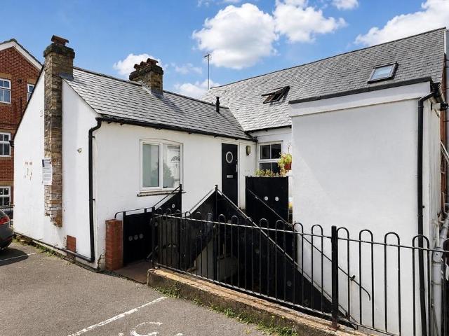 Room for rent in Totteridge, Cressex