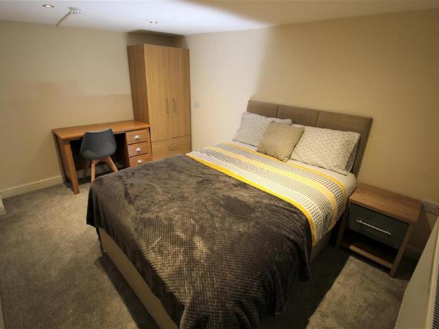 Room for rent in Burley, West Yorkshire