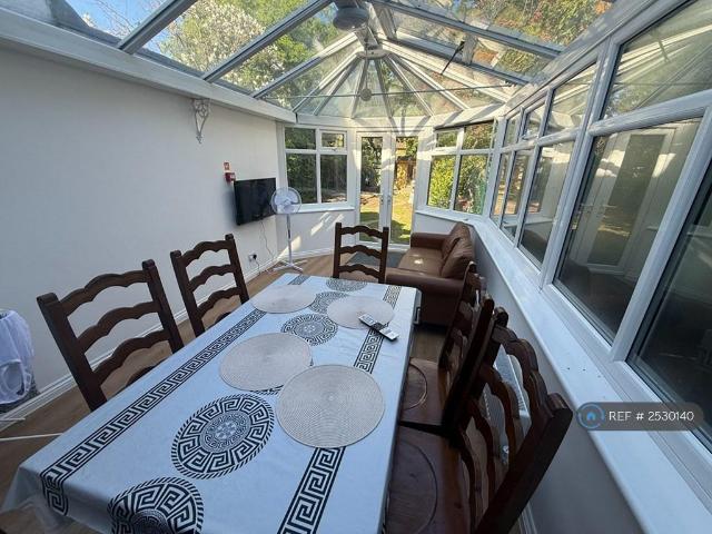 Room for rent in Wallington, Greater London