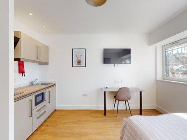 Room for rent in Elmfield, Leicestershire