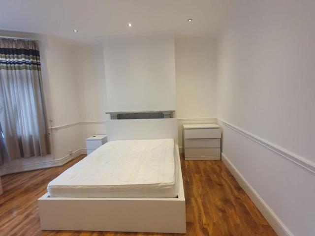 Room for rent in Seven Kings, Greater London