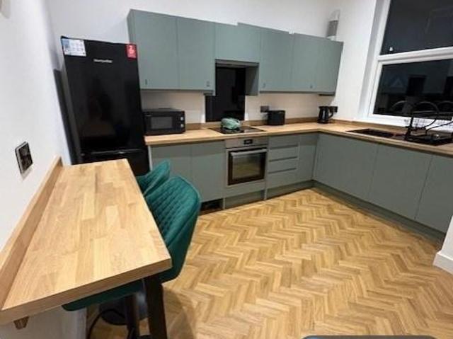 Room for rent in Guide Bridge, Greenheys