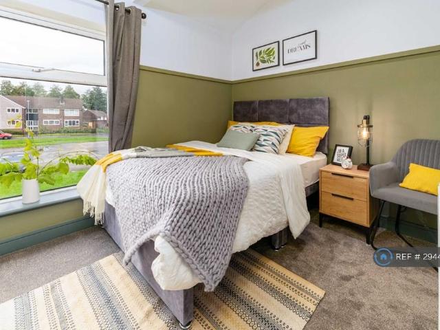 Room for rent in Burnedge, Greater Manchester