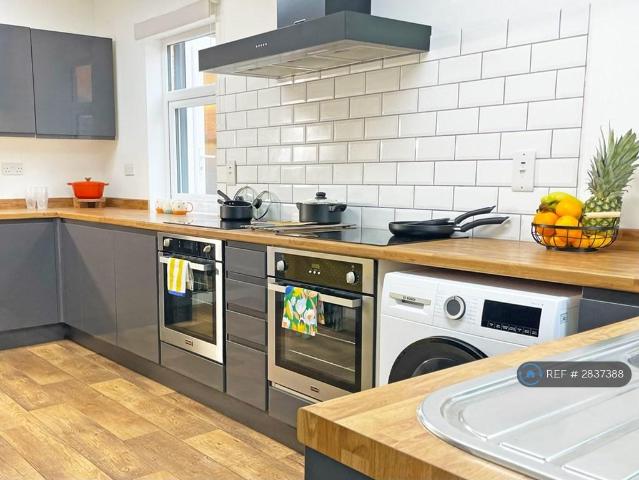Room for rent in West End, Old Wharf