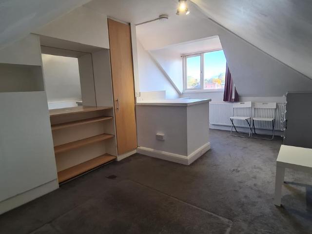 Room for rent in South Stanmore, Greater London