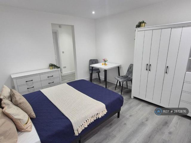 Room for rent in Watford Rural, Batchworth