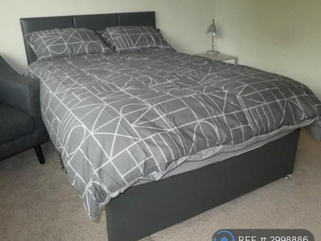 Room for rent in Brook Street, Bourne Vale