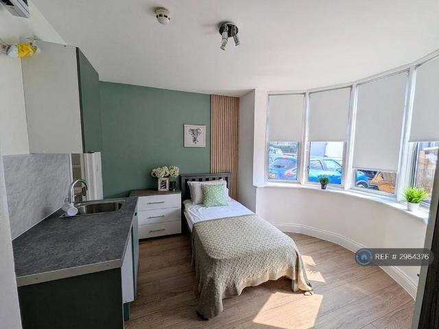 Room for rent in Dollis Hill, Greater London