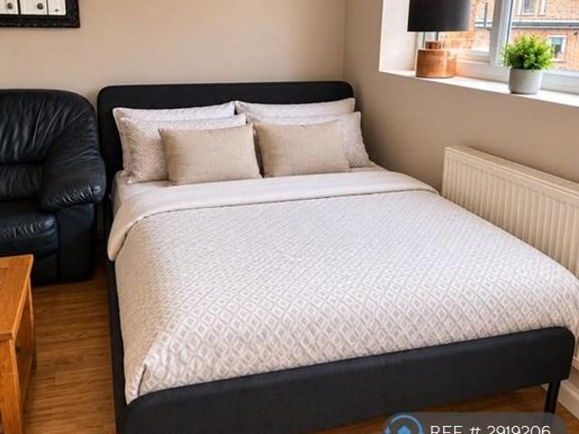 Room for rent in Elstree and Borehamwood, Borehamwood