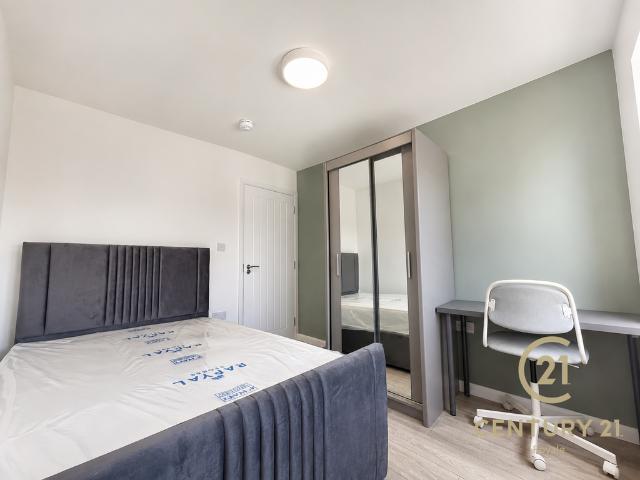 Room for rent in Surbiton, Greater London