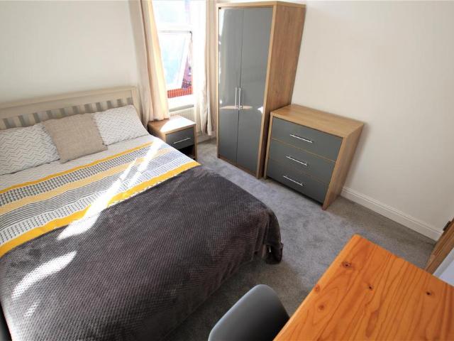 Room for rent in Burley, West Yorkshire