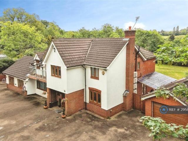 Room for rent in Harold Hill, Greater London