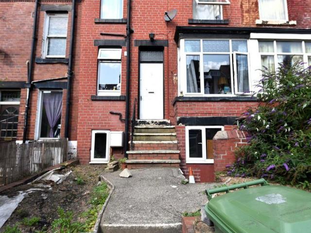 Room for rent in Hyde Park, West Yorkshire