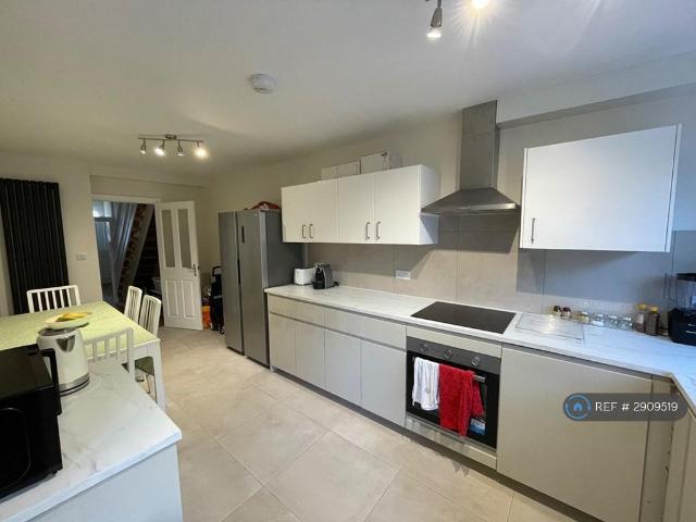 Room for rent in Upton, Greater London