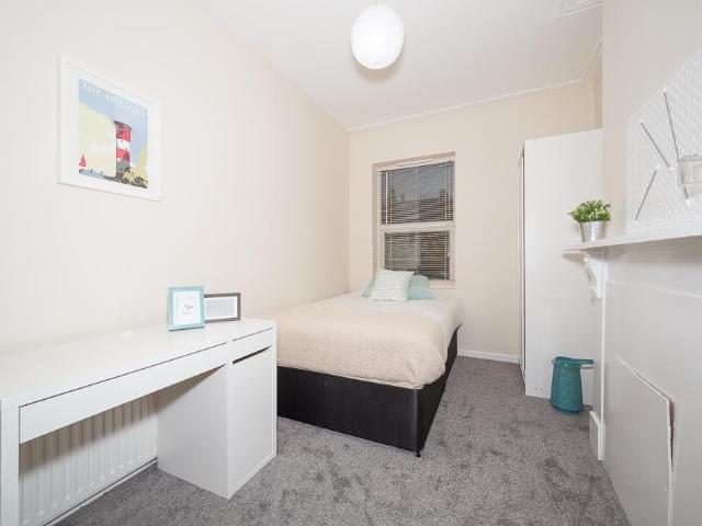 Room for rent in Burley, West Yorkshire