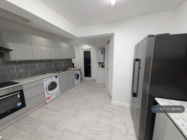 Room for rent in Hackbridge, Greater London