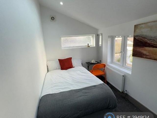 Room for rent in Brompton, Gillingham