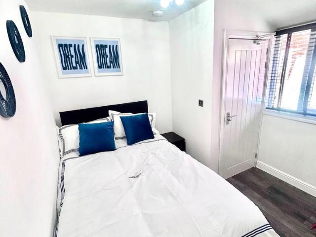 Room for rent in Fenside, Boston