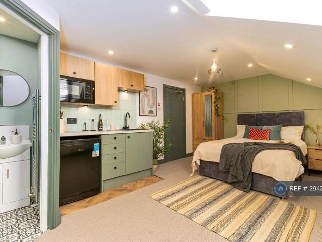 Room for rent in Chesham, Bury