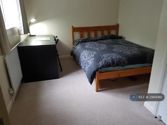 Room for rent in Virginia Water, Runnymede