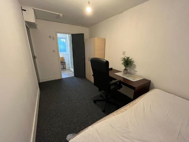 Room for rent in London Borough of Ealing, Greenford
