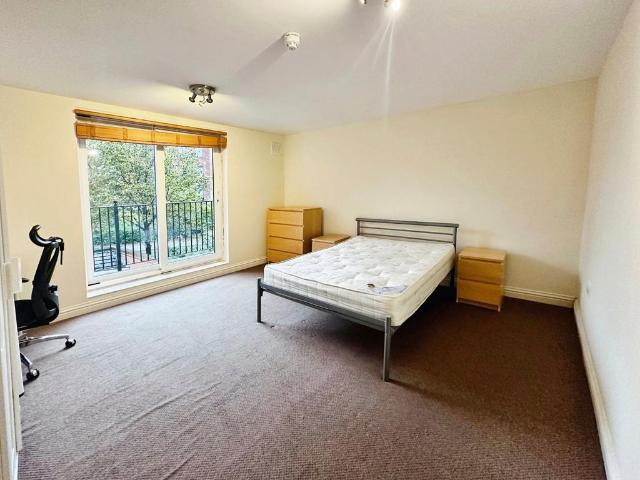 Room for rent in High Field, York