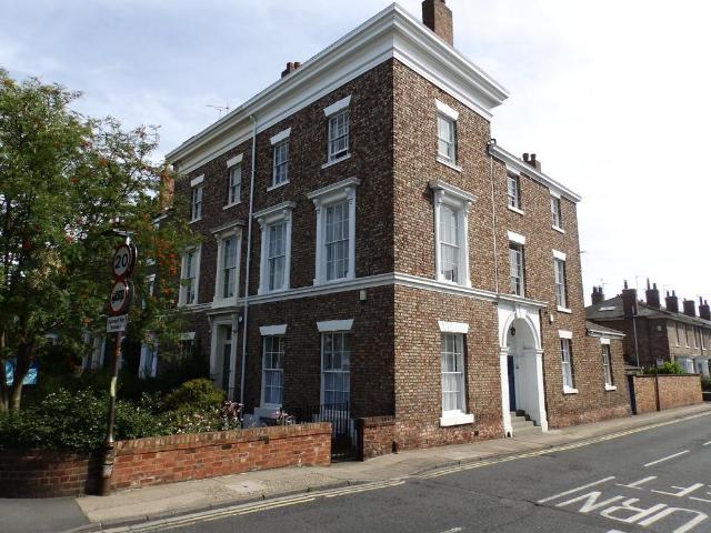 Room for rent in High Field, York