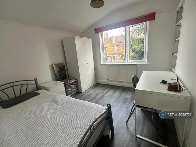 Room for rent in Gants Hill, Greater London