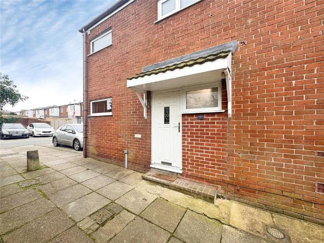 Room for rent in Digmoor, Roby Mill