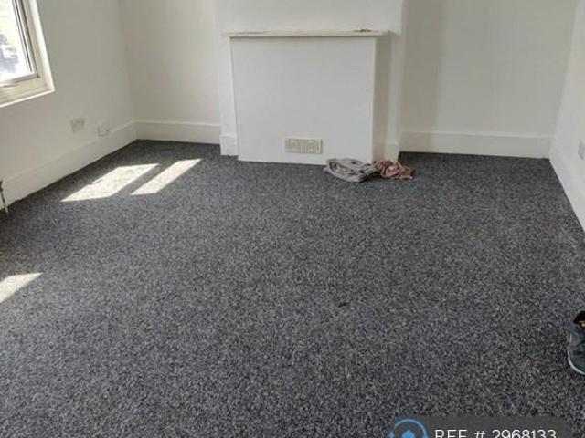 Room for rent in Ponders End, Greater London