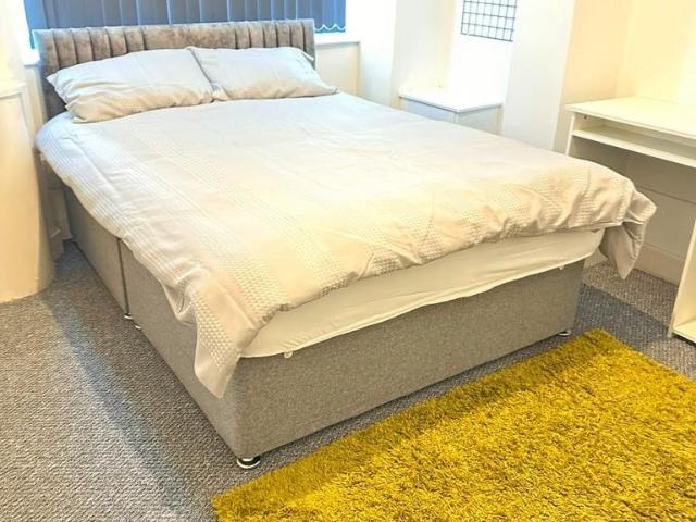 Room for rent in Joiner's Square, Hanley