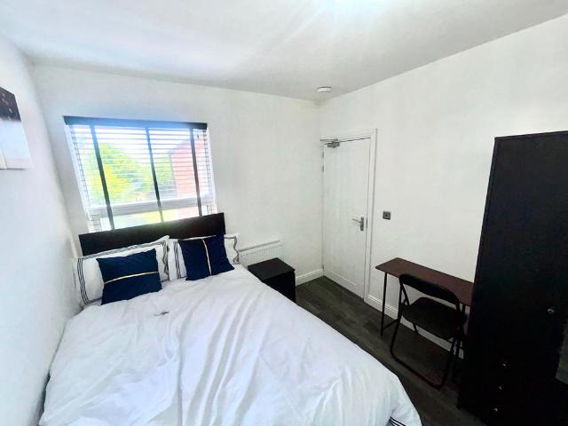 Room for rent in Fenside, Boston