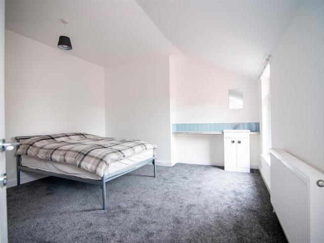 Room for rent in Coundon, West Midlands