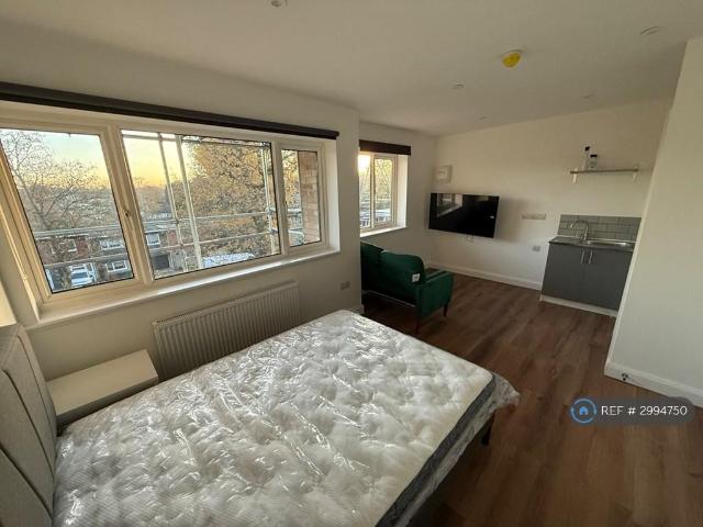 Room for rent in Watford Rural, Batchworth