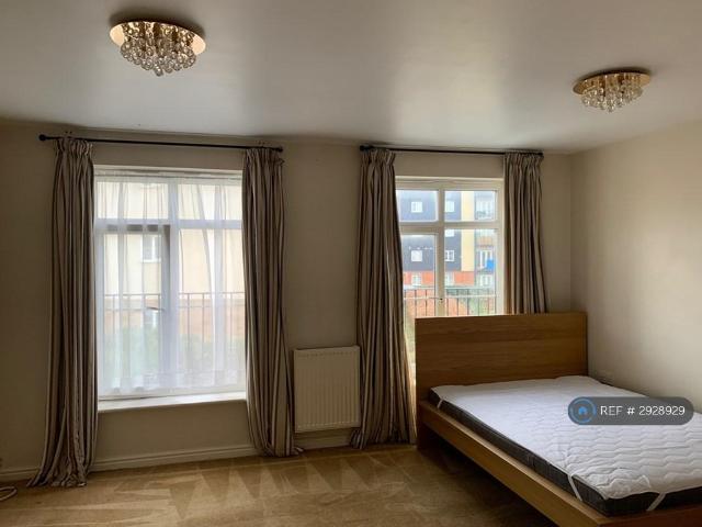 Room for rent in Loxford, Greater London