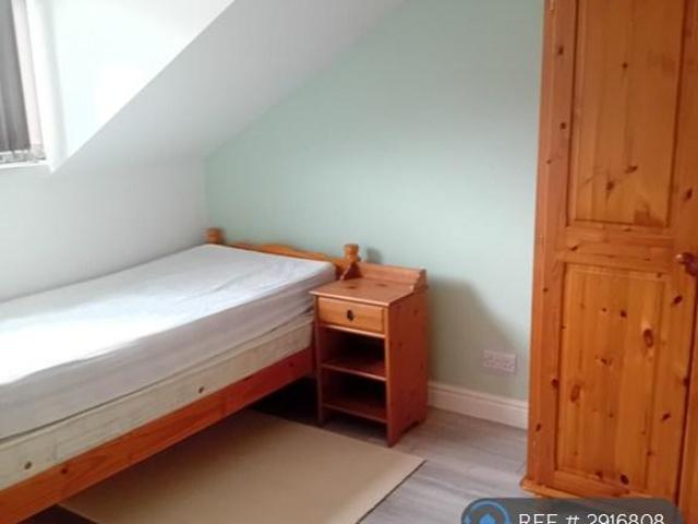 Room for rent in Long Lee, West Yorkshire