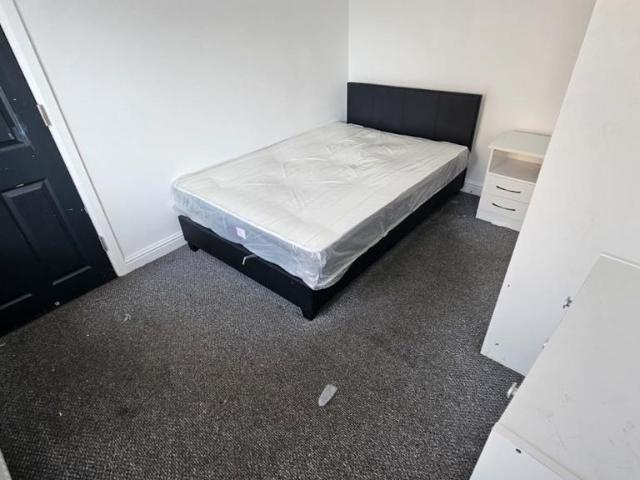 Room for rent in Shaw Lands, South Yorkshire