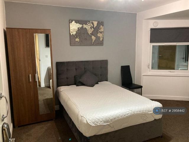 Room for rent in Lane, Greater London