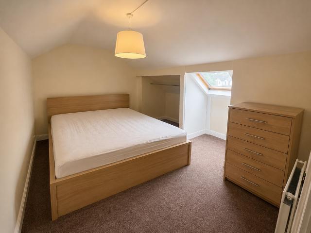 Room for rent in Goldthorn Hill, West Midlands