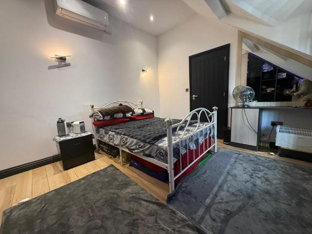 Room for rent in New Parks, Old Wharf
